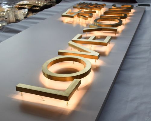 Panneau d'affichage et panneau d'affichage extérieur 3D LED rétroéclairage métallique inoxydable Lettres lumineuses