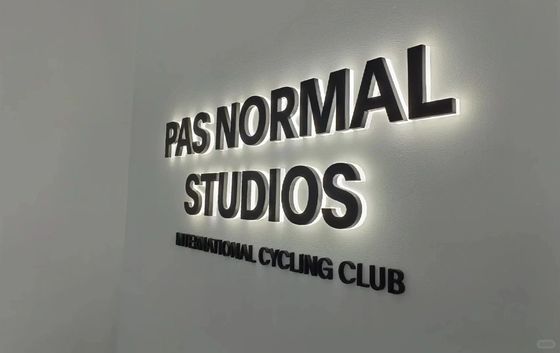 Publicité extérieure Lettres LED en acier inoxydable avec taille et source lumineuse personnalisées
