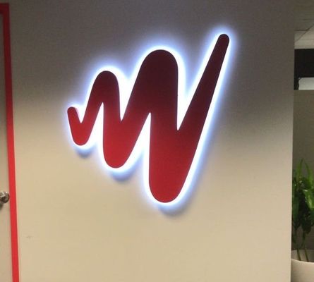 Publicité extérieure Lettres LED en acier inoxydable avec taille et source lumineuse personnalisées
