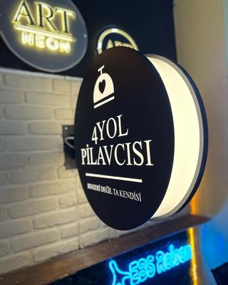 Boîte lumineuse publicitaire acrylique LED à tension d'entrée de 12 V pour affichage extérieur et promotion