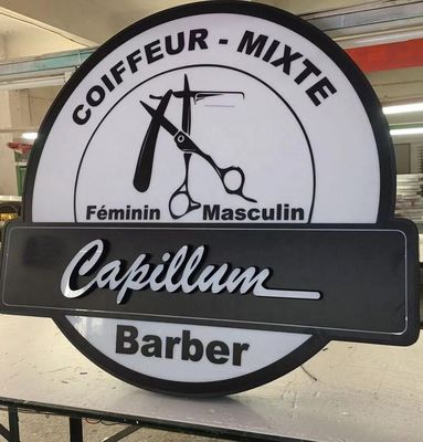 Boîte de lumière publicitaire LED acrylique personnalisée pour panneau d'affichage extérieur
