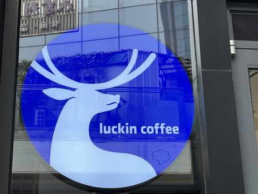 Boîte de lumière publicitaire LED acrylique personnalisée pour panneau d'affichage extérieur