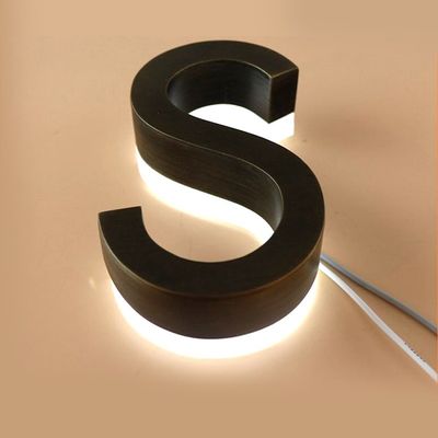 Les modules LED éclairent les lettres et les logos personnalisés en acier inoxydable pour votre entreprise