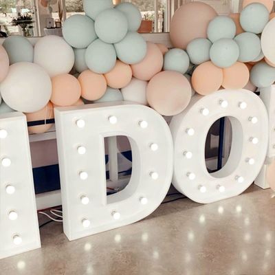 12V Voltage d'entrée Grands lettres 3D éclairées Marry Me LED Marquee Sign pour le mariage