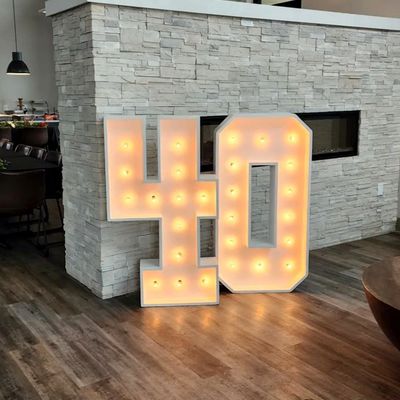 12V Voltage d'entrée Grands lettres 3D éclairées Marry Me LED Marquee Sign pour le mariage