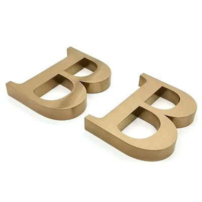 Signe de lettre en métal 3D en acier inoxydable pour le magasin personnalisé de neige de Minjiang Non illuminé