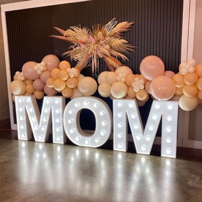 Des lettres de mariage personnalisées 12V Voltage d'entrée Décoration de fête avec des lumières
