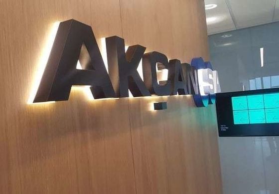 28C Lettre de l'alphabet en acier inoxydable Affichage extérieur Led Light Metal Custom Logo 3D