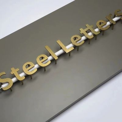 Lettres murales en acier inoxydable en miroir 3D polyvalentes pour la publicité et les affaires