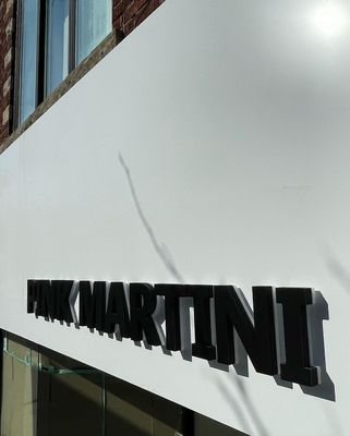 Signalisation 3D lumineuse extérieure en métal personnalisée avec enseigne de lettres LED rétroéclairée professionnelle