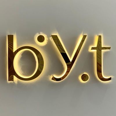 Logo des lettres murales de bureau en LED 3D pour la signalisation publicitaire commerciale métallique personnalisée