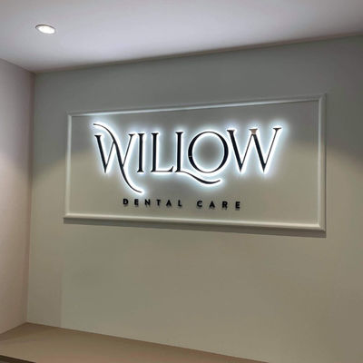 Logo d'entreprise personnalisé en extérieur Publicité En carton acrylique 3D Signage métallique rétroéclairé