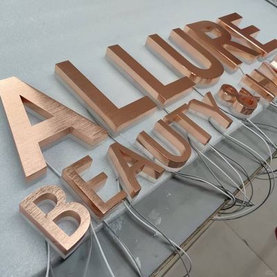 Tableau d'affichage de logo acrylique suspendu au mur extérieur pour entreprises