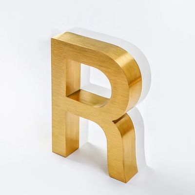 Tableau d'affichage de logo acrylique suspendu au mur extérieur pour entreprises