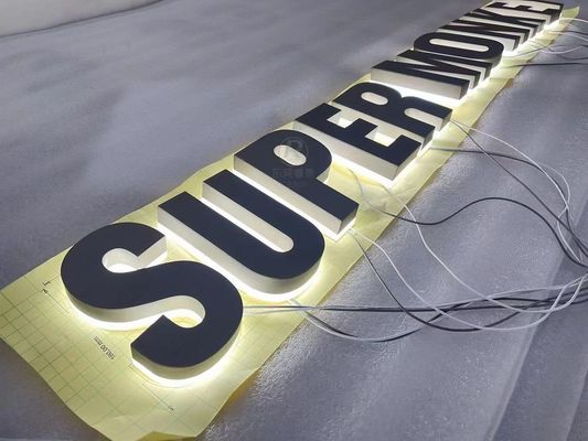 Signes métalliques fabriqués sur mesure avec une lettre en aluminium brossé et un éclairage arrière LED