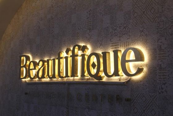 28 C Logo 3D métallique brossé pour la publicité personnalisée des entreprises intérieures et extérieures
