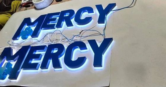 Affichage LED 3D polyvalent pour les bâtiments commerciaux personnalisés et la publicité intérieure / extérieure