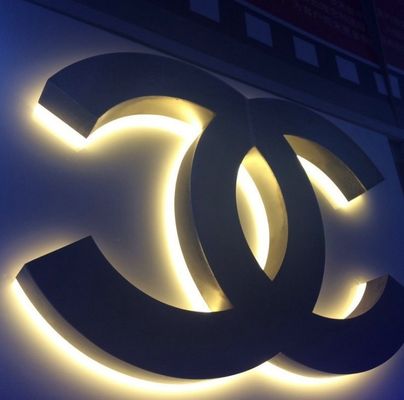 Publicité intérieure et extérieure Panneau d'affichage métallique avec une durée de vie de 50000 heures