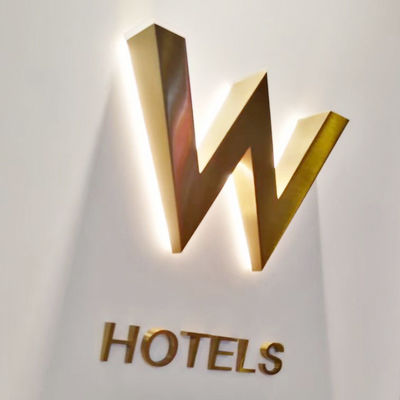 Logo de panneau lumineux métallique 3D pour l'affichage des hôtels