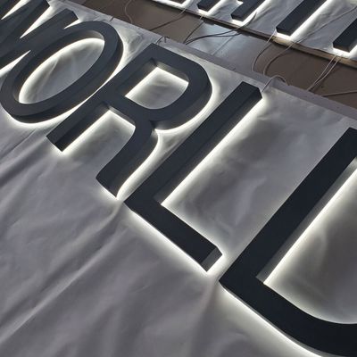Coupe laser personnalisée 3D Metal Titanium Wall Signes de logo pour une installation murale